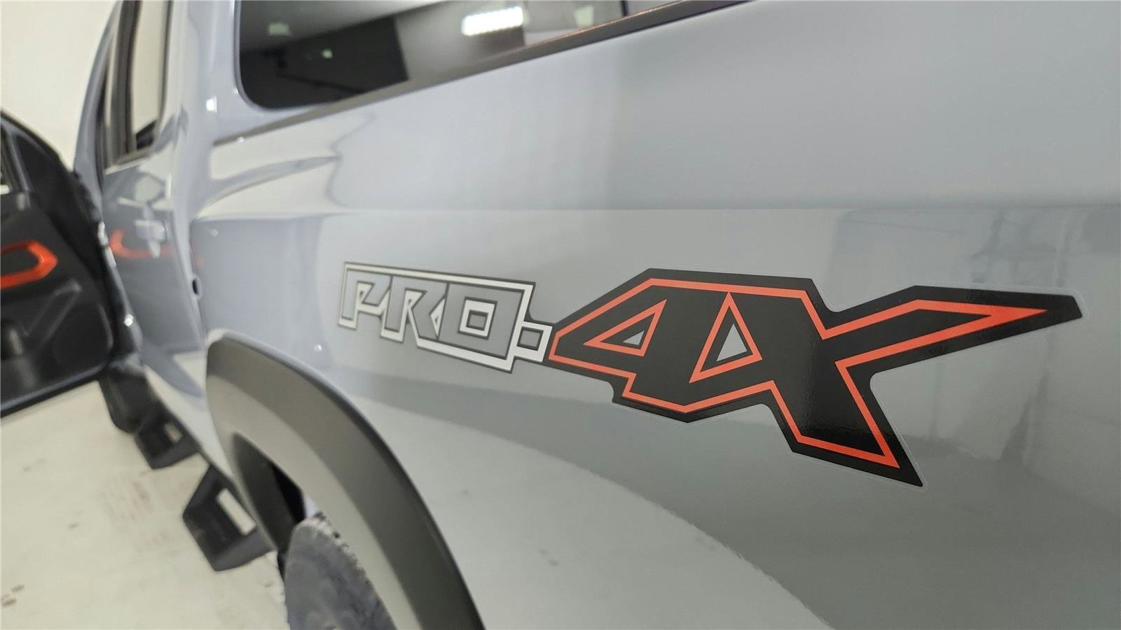 Used 2025 Nissan Frontier PRO-4X image 38