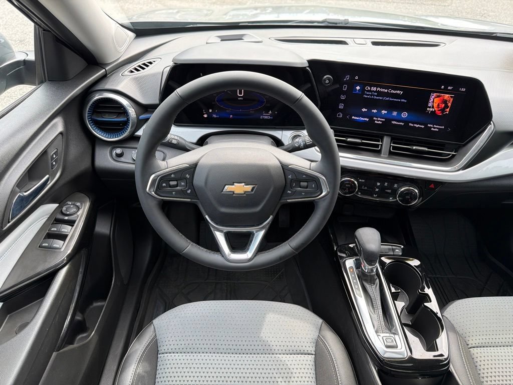 Used 2024 Chevrolet Trax LT w/ Sunroof Package FWD image 26