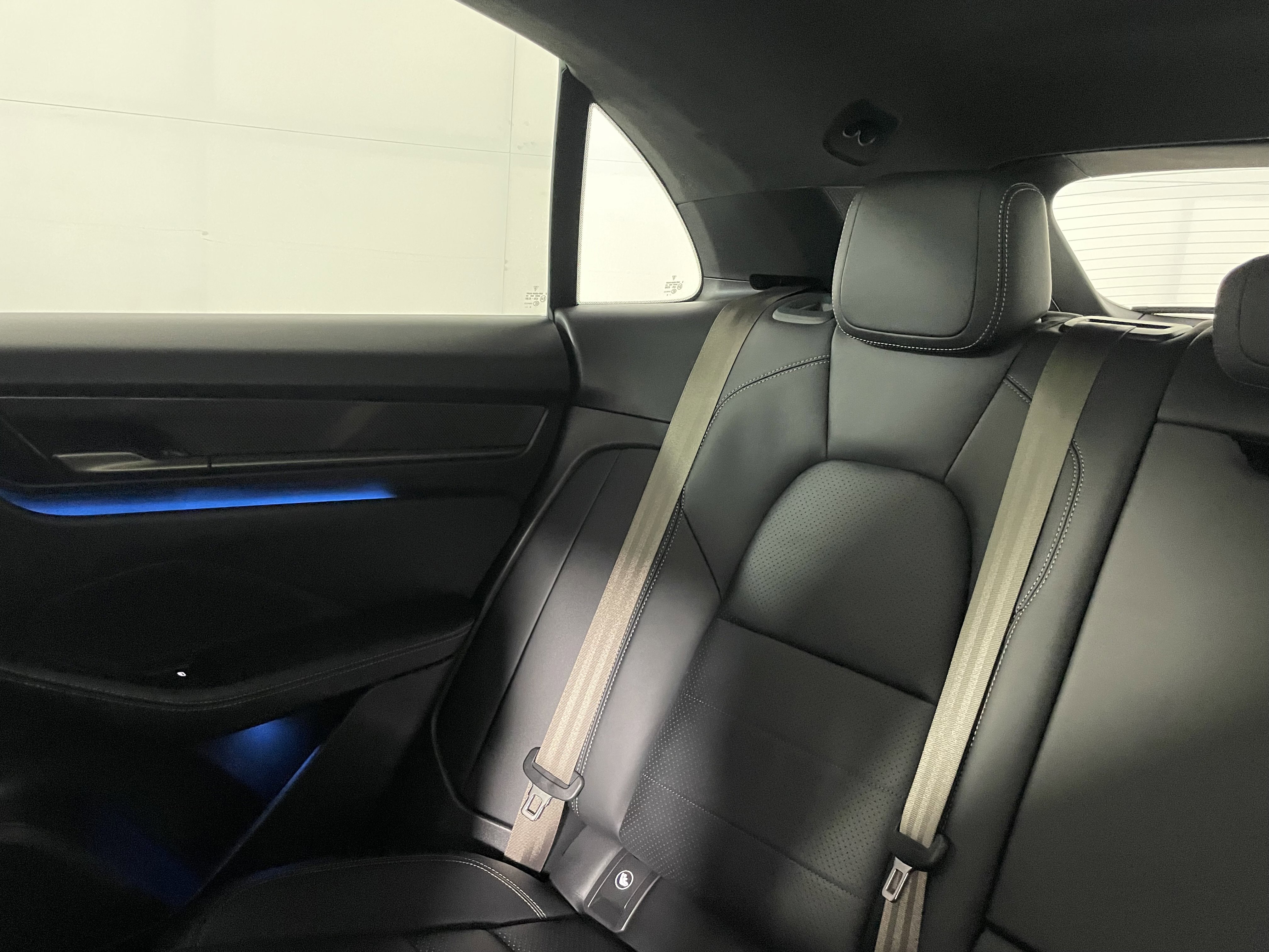 Certified 2025 Porsche Macan Turbo Electric image 15