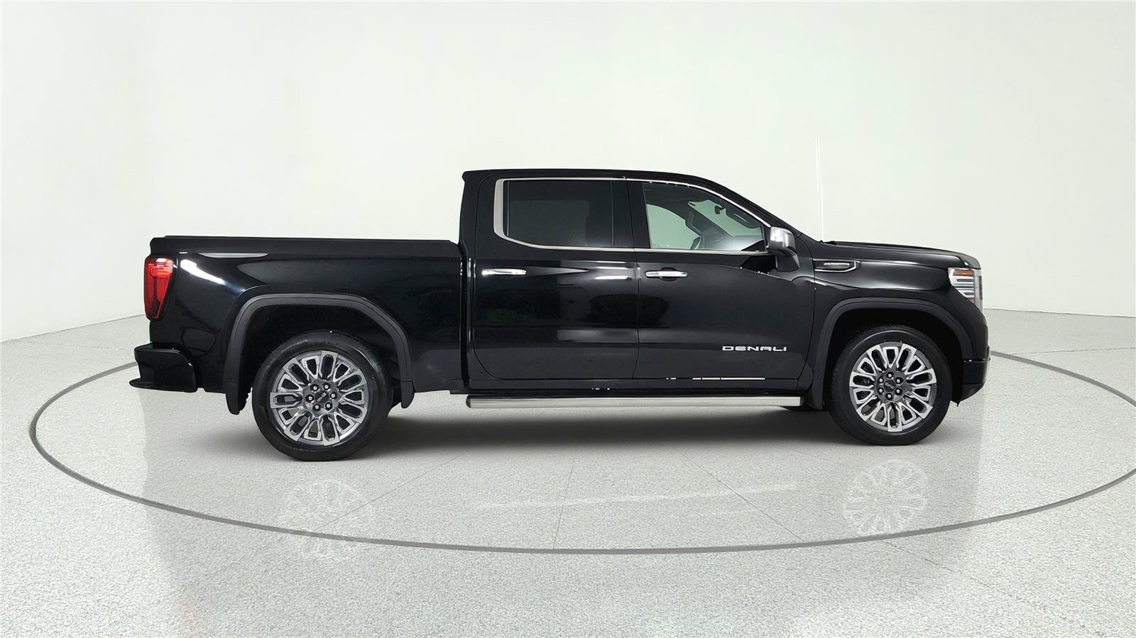 Used 2023 GMC Sierra 1500 Denali Ultimate AWD/4WD image 4