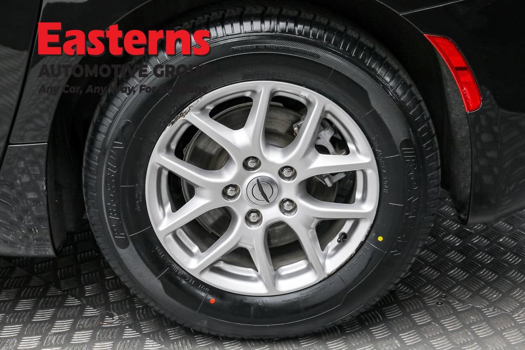 Used 2024 Chrysler Voyager LX image 8