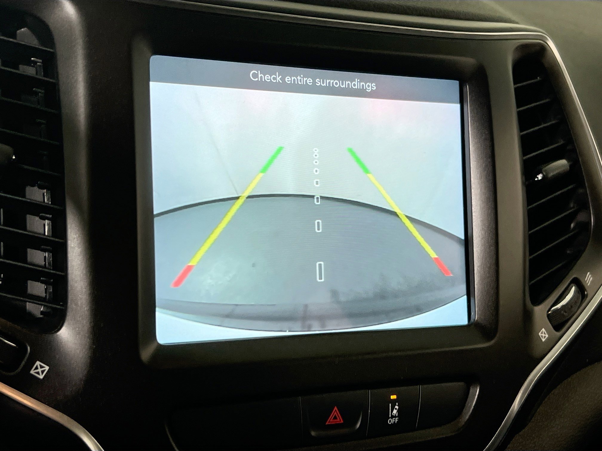 Used 2022 Jeep Cherokee Trailhawk w/ Comfort/Convenience Group AWD/4WD image 13