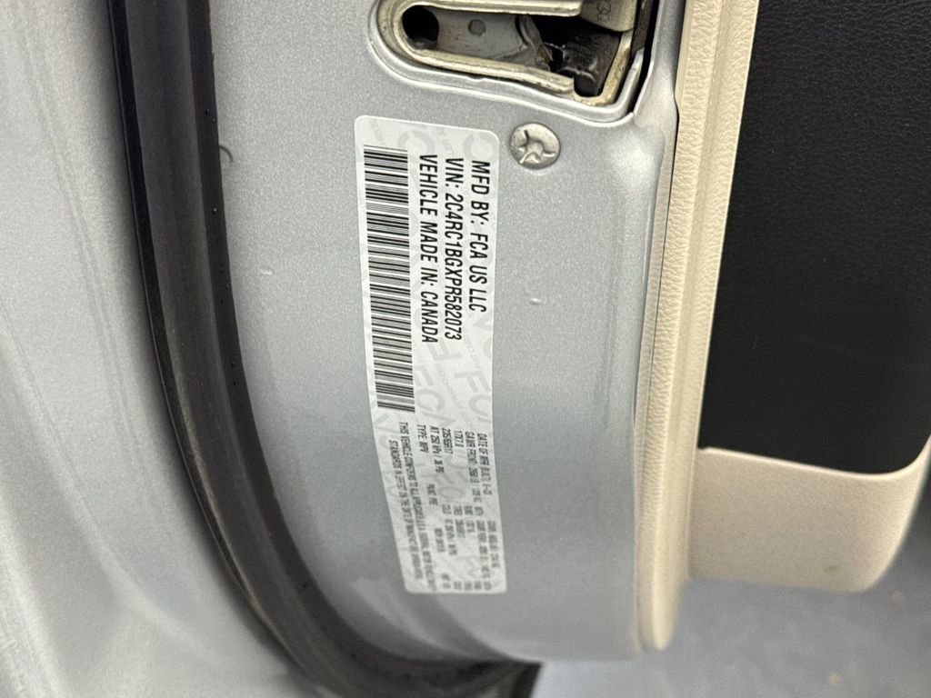 Used 2023 Chrysler Pacifica Touring-L image 29