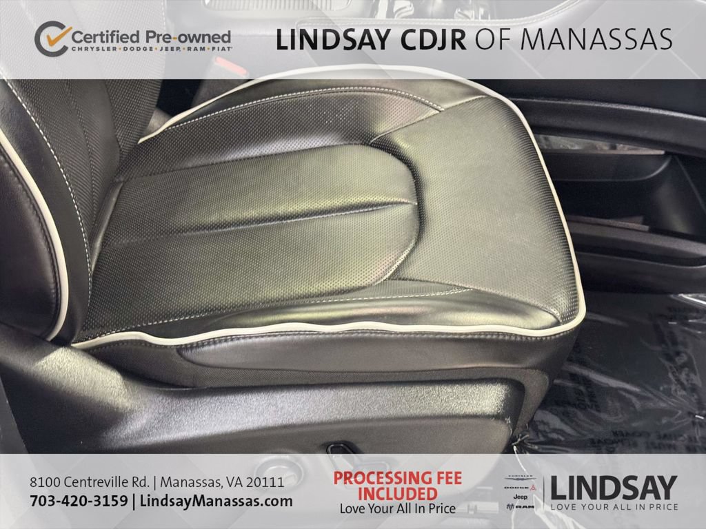 Certified 2025 Chrysler Pacifica Limited FWD image 12