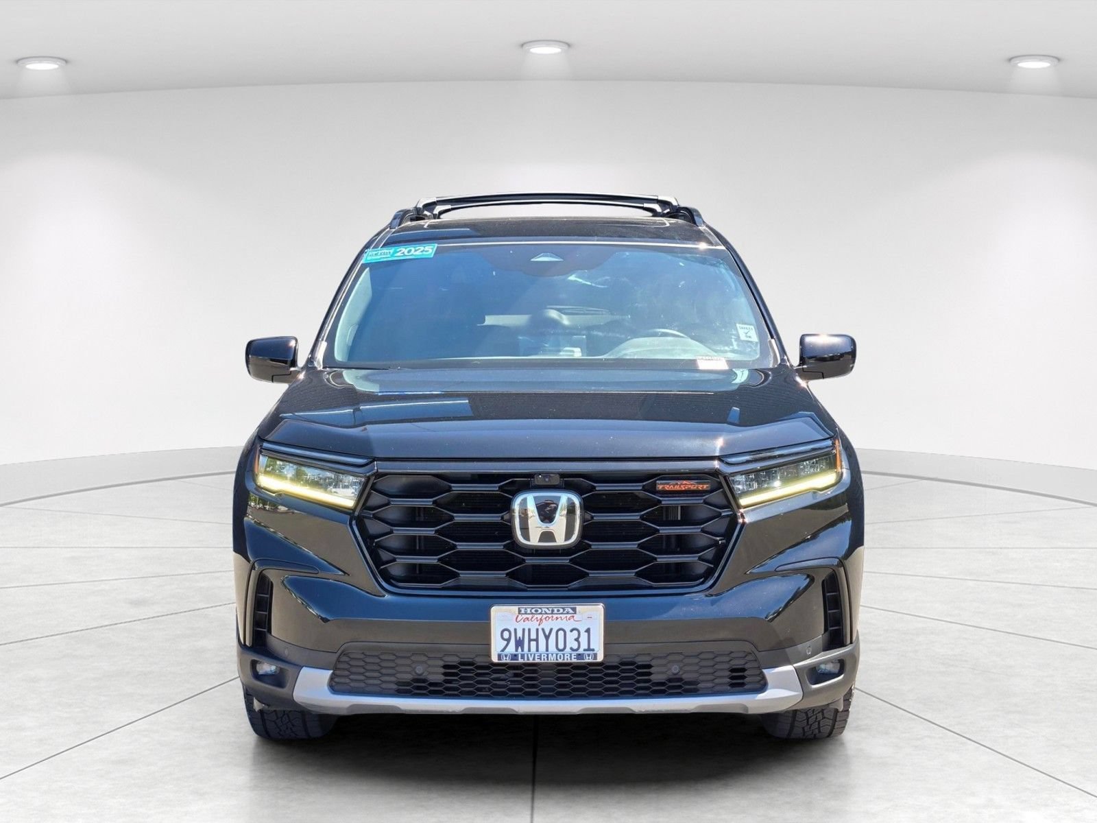 Used 2025 Honda Pilot TrailSport image 3