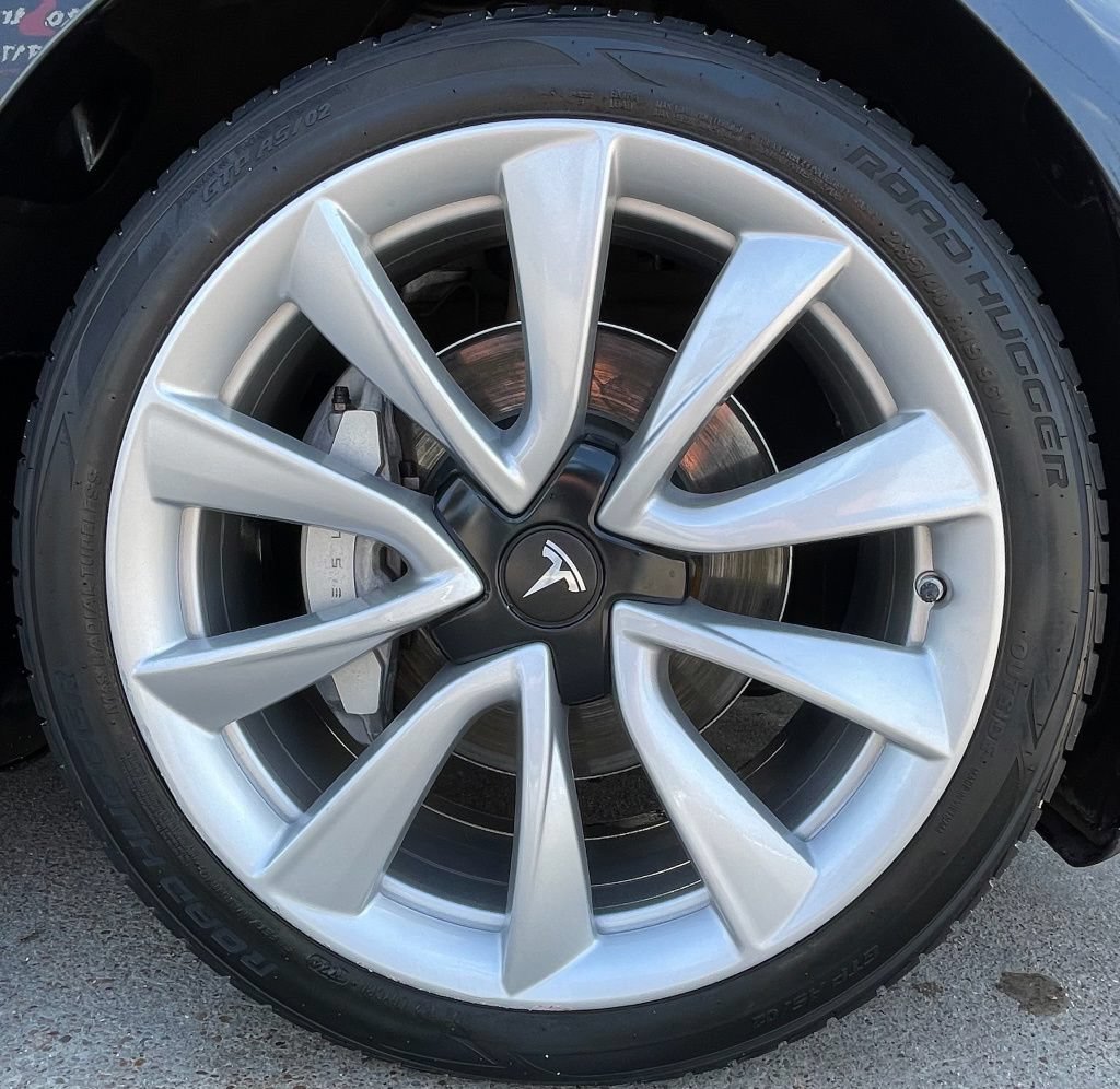 Used 2018 Tesla Model 3 Long Range RWD image 9