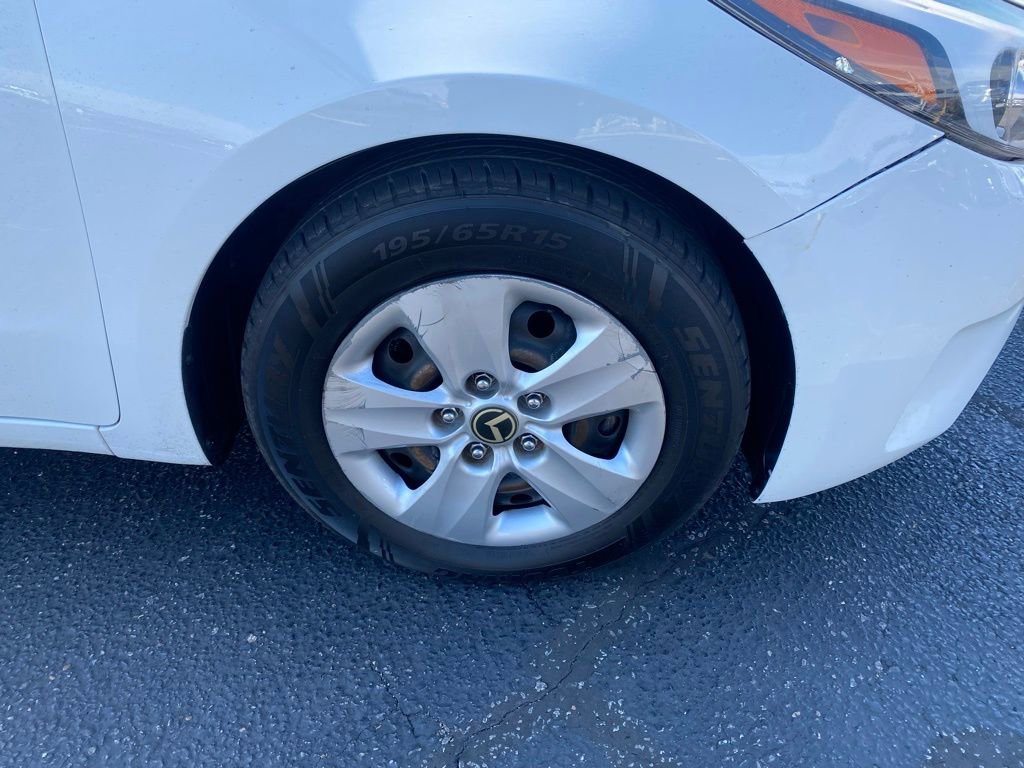 Used 2017 Kia Forte LX FWD image 2
