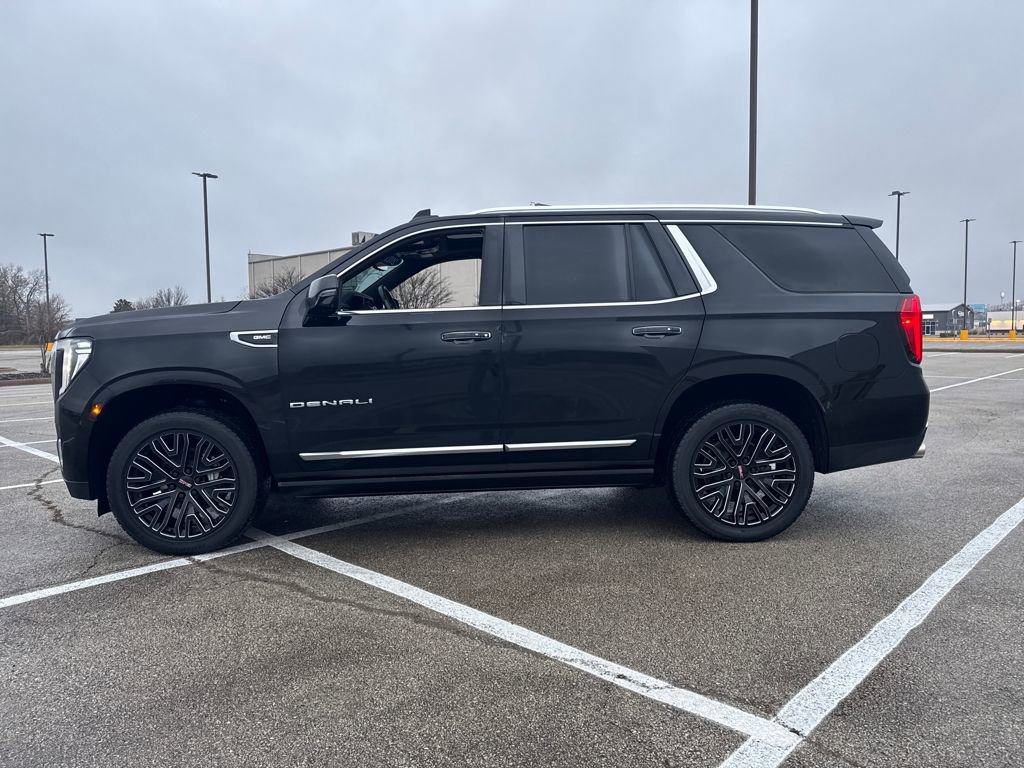 Used 2021 GMC Yukon Denali w/ Denali Premium Package image 3