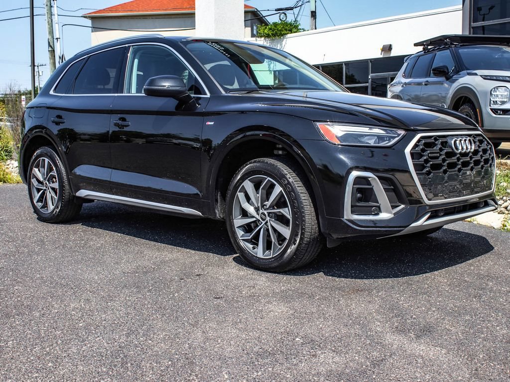 Used 2023 Audi Q5 2.0T Premium w/ Convenience Package AWD/4WD image 3