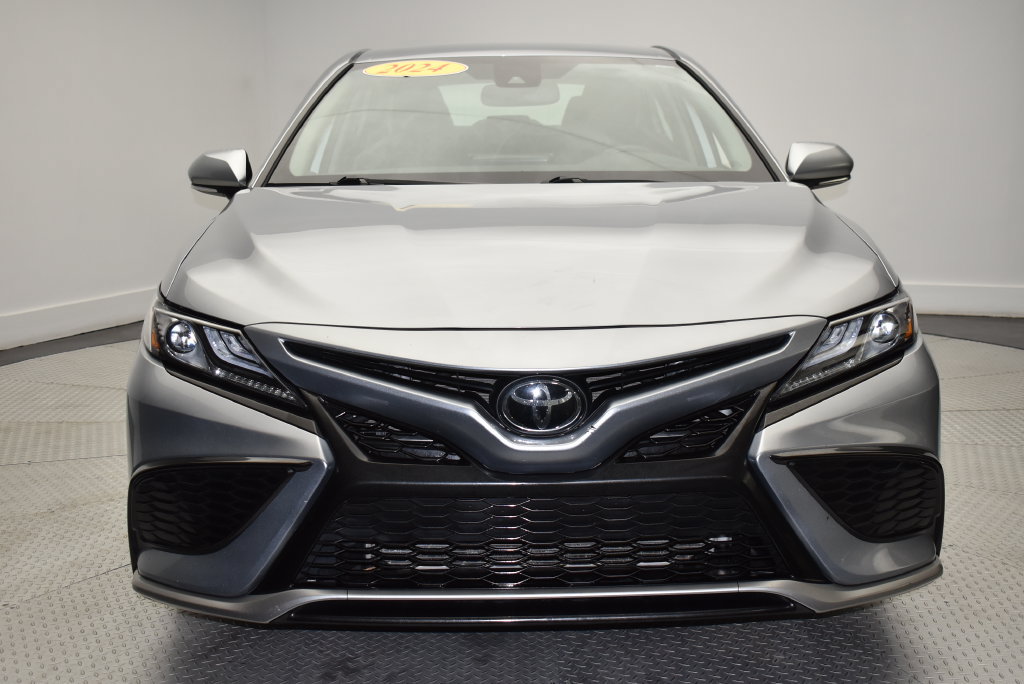 Used 2024 Toyota Camry XSE FWD image 2