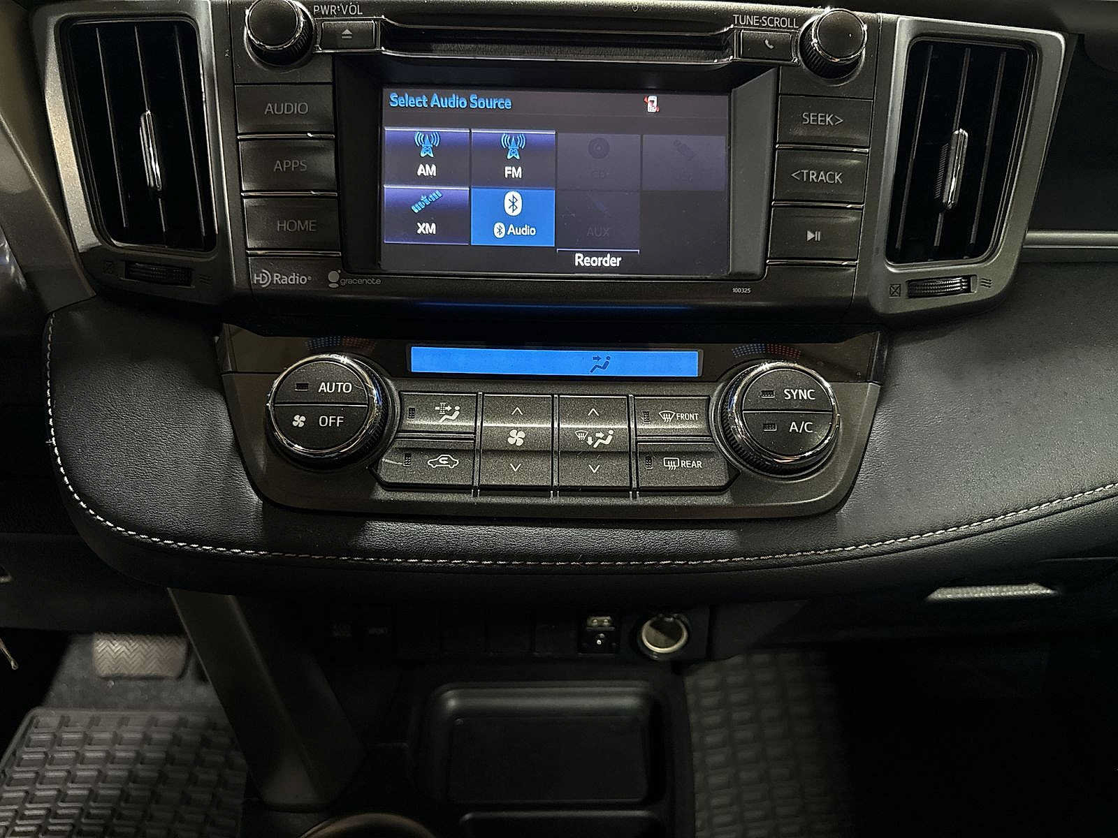 Used 2015 Toyota RAV4 XLE AWD/4WD image 21