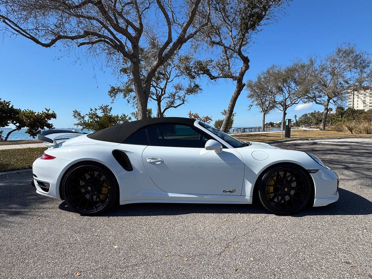 Used 2015 Porsche 911 Turbo S AWD/4WD image 34