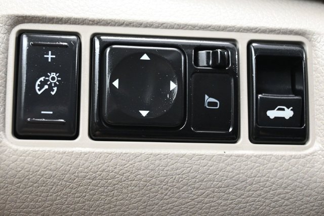 Used 2013 Nissan Sentra SL w/ Premium Pkg FWD image 24