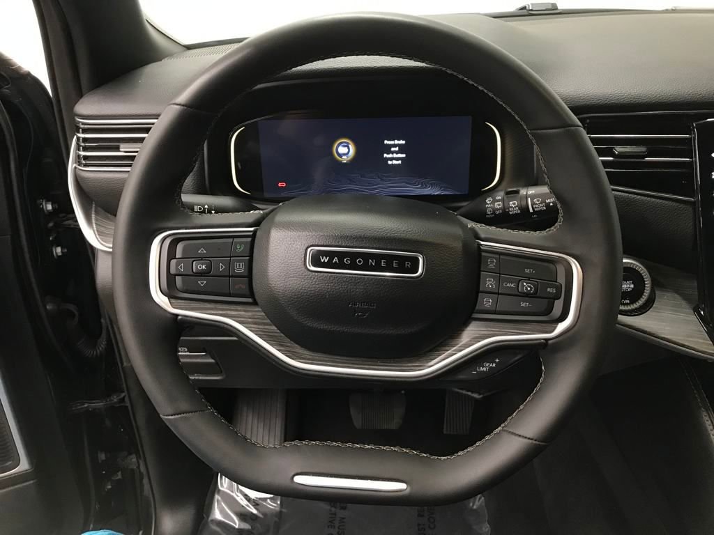 Used 2024 Jeep Wagoneer L Series II w/ Flexible Seating Group image 15