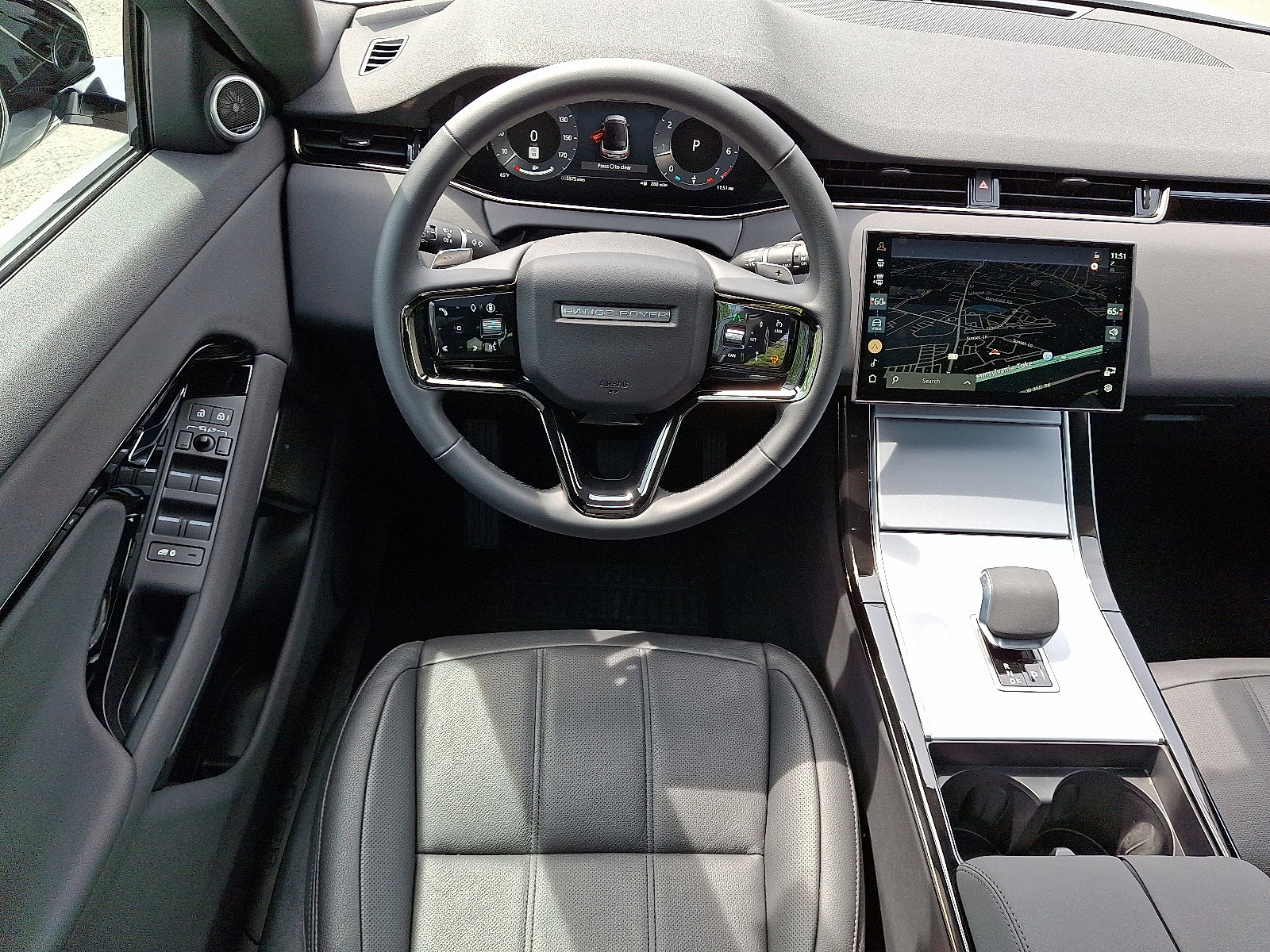 Used 2025 Land Rover Range Rover Evoque S AWD/4WD image 4