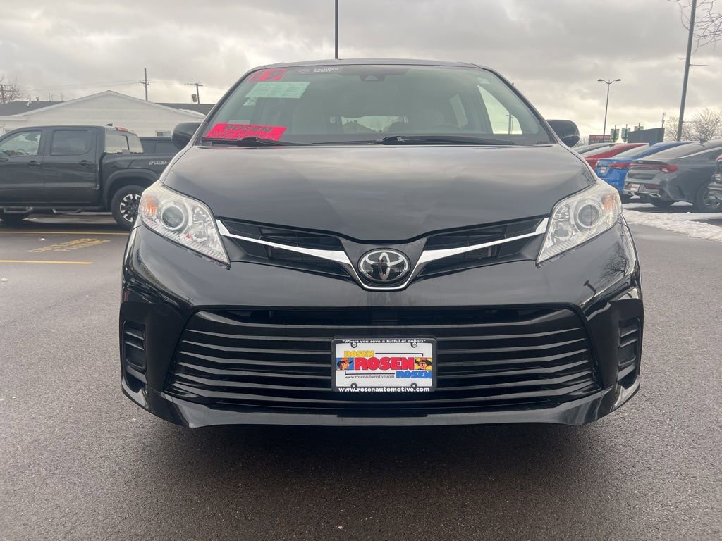 Used 2019 Toyota Sienna LE image 2