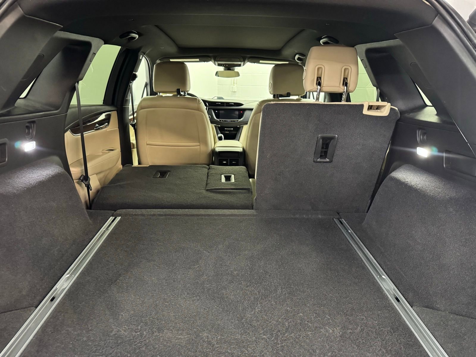 Used 2017 Cadillac XT5 Luxury w/ Driver Awareness Package image 40