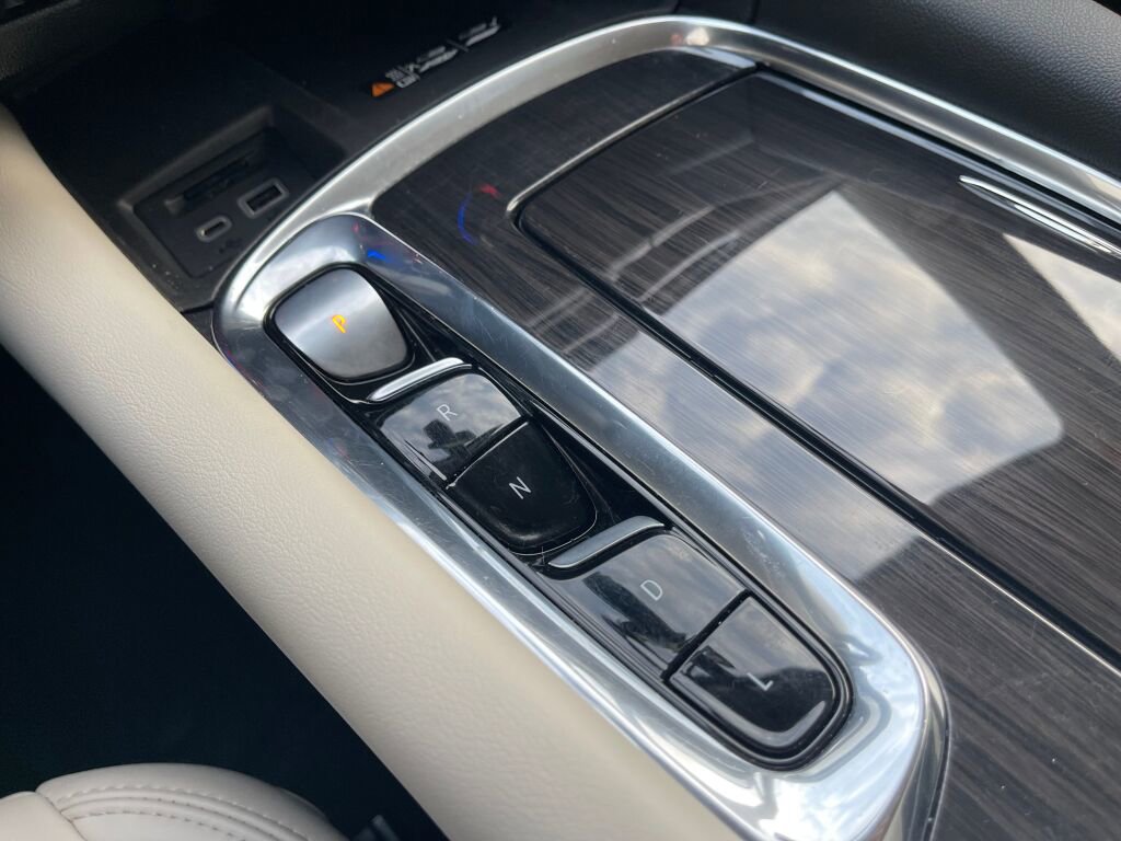 Used 2023 Buick Enclave Premium AWD/4WD image 15