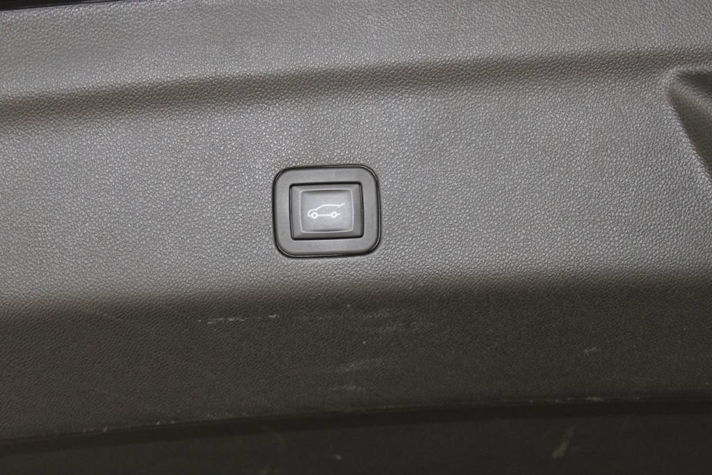Used 2025 Chevrolet Tahoe LT AWD/4WD image 11