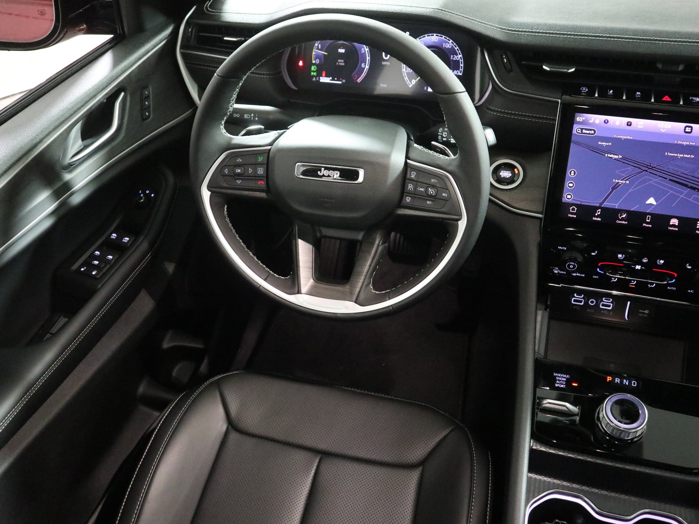 New 2025 Jeep Grand Cherokee Limited w/ Luxury Tech Group II image 16