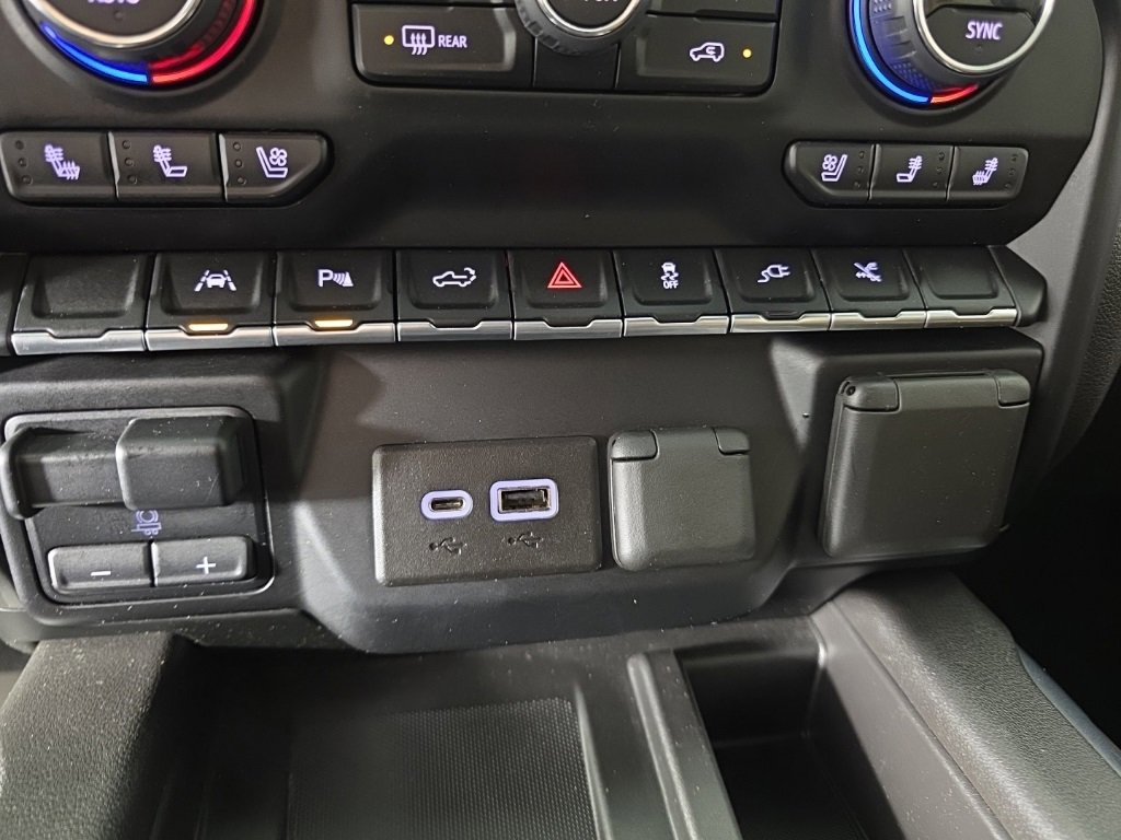 Used 2022 Chevrolet Silverado 1500 High Country w/ Technology Package image 24