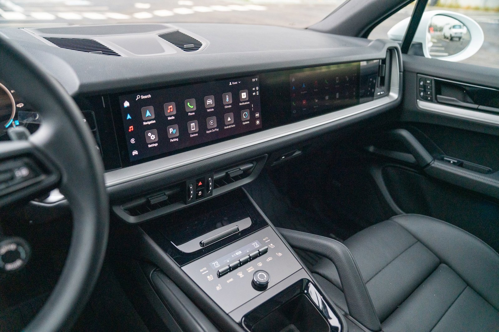 Used 2025 Porsche Cayenne image 15