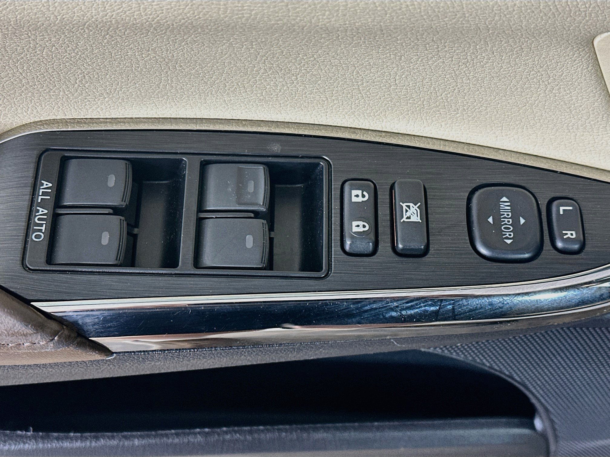 Used 2013 Toyota Avalon Limited FWD image 15