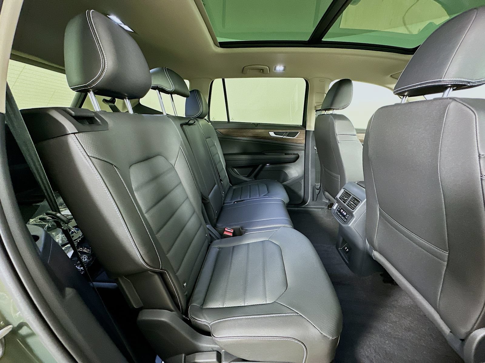 New 2026 Volkswagen Atlas SEL AWD/4WD image 42