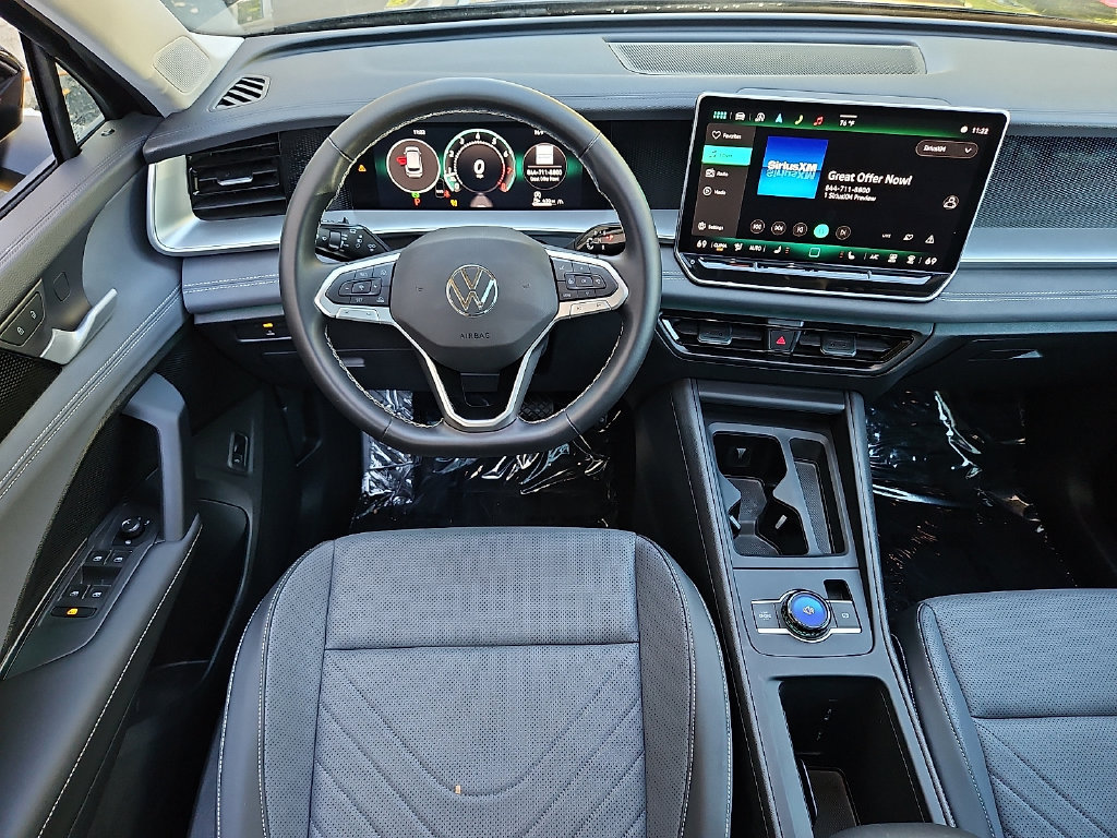 Certified 2025 Volkswagen Tiguan SE w/ Panoramic Sunroof Package AWD/4WD image 11
