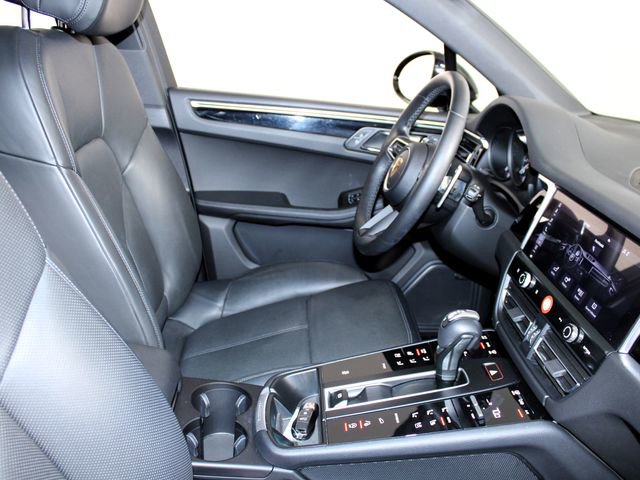 Certified 2023 Porsche Macan image 27
