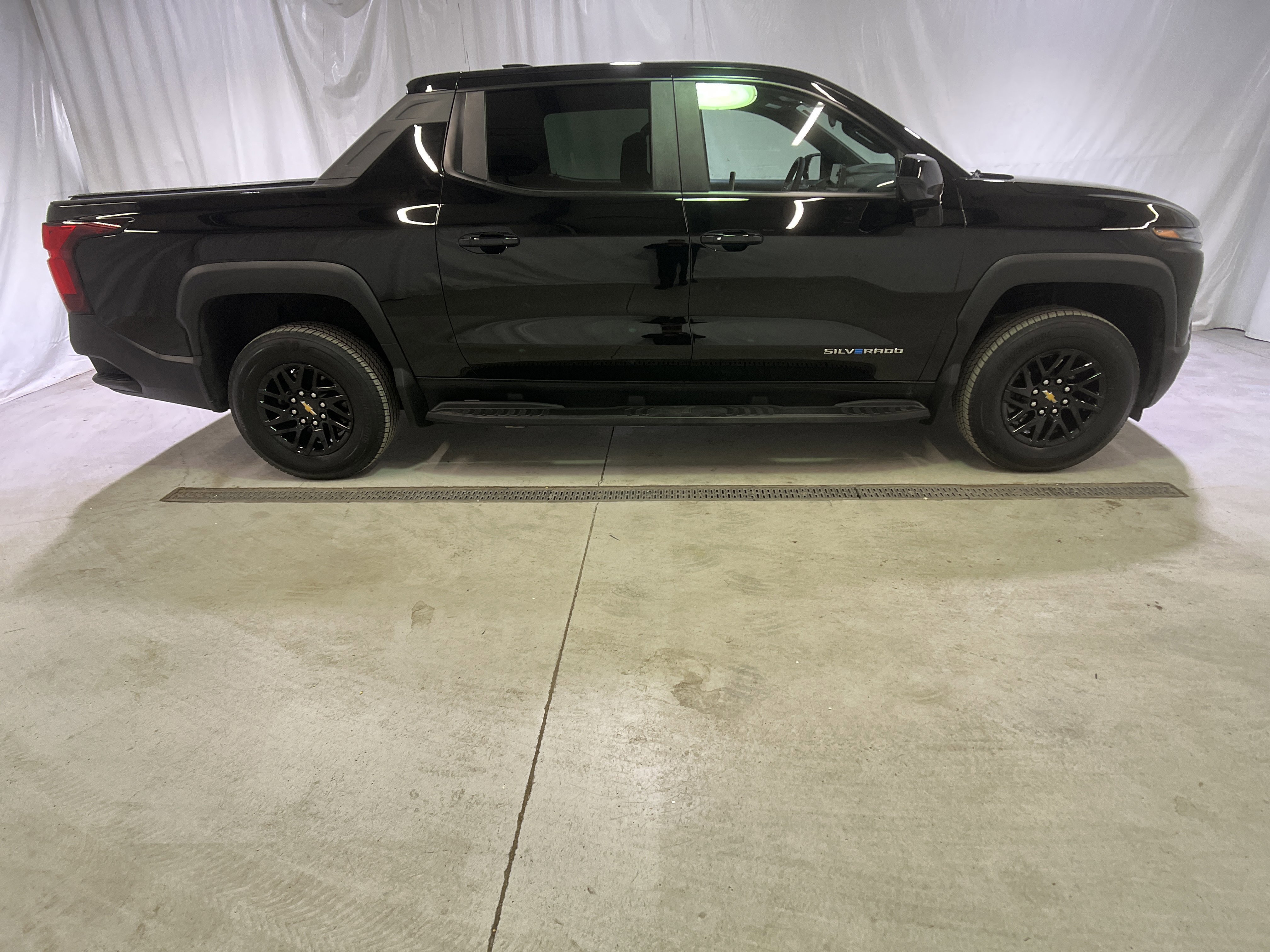 Used 2024 Chevrolet Silverado EV W/T image 12