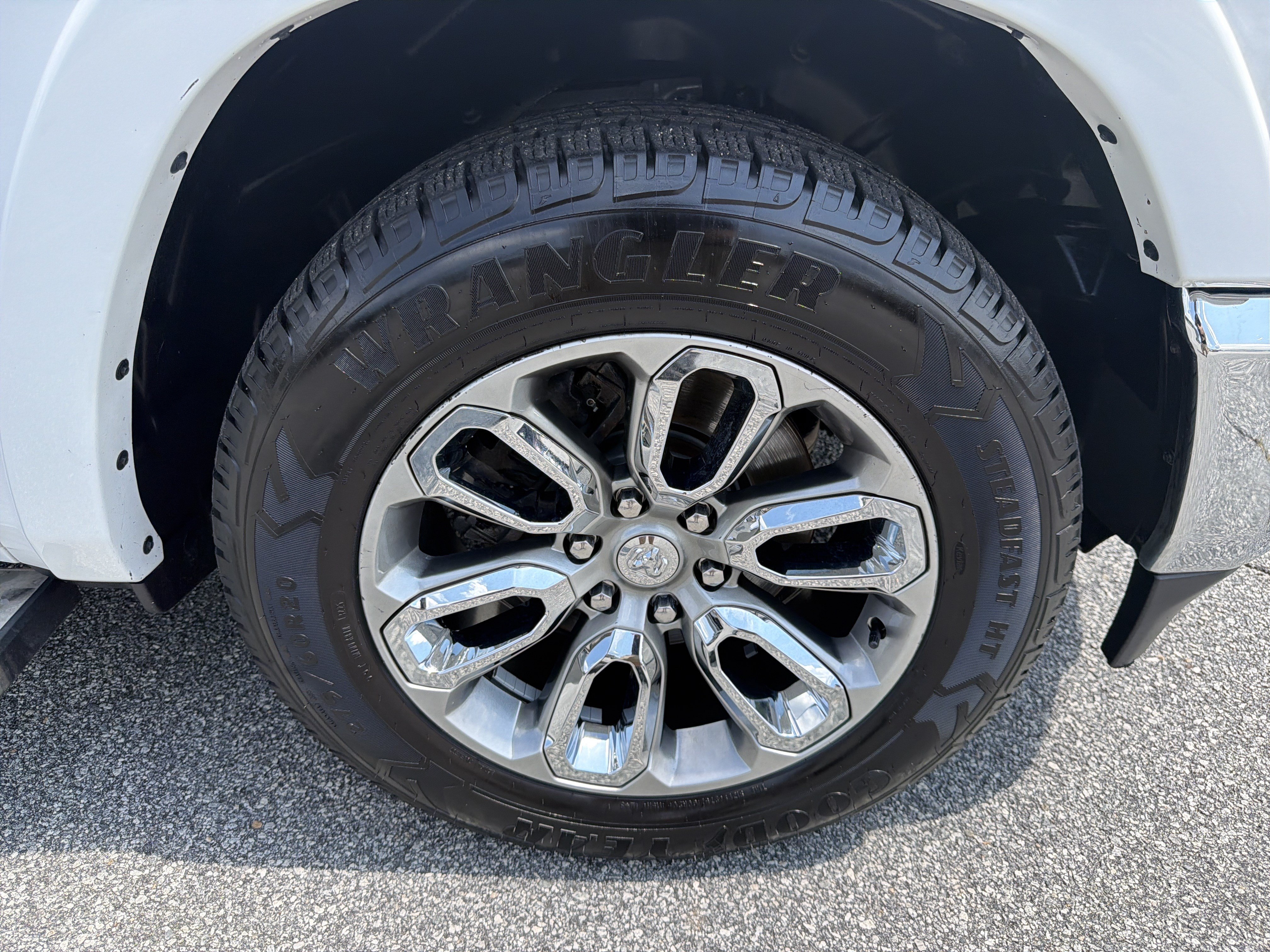 Used 2021 RAM 1500 Laramie AWD/4WD image 13