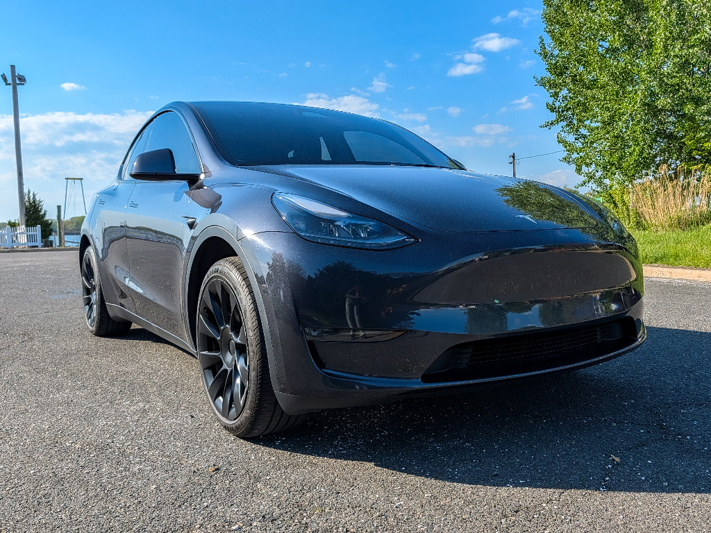 Used 2024 Tesla Model Y Long Range AWD/4WD image 3