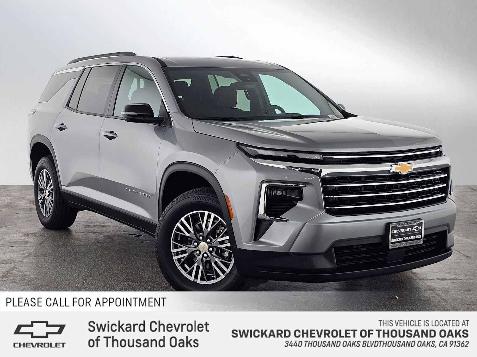 Used 2026 Chevrolet Traverse LT FWD image 1