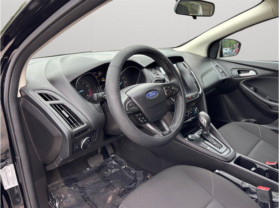 Used 2017 Ford Focus SE FWD image 6