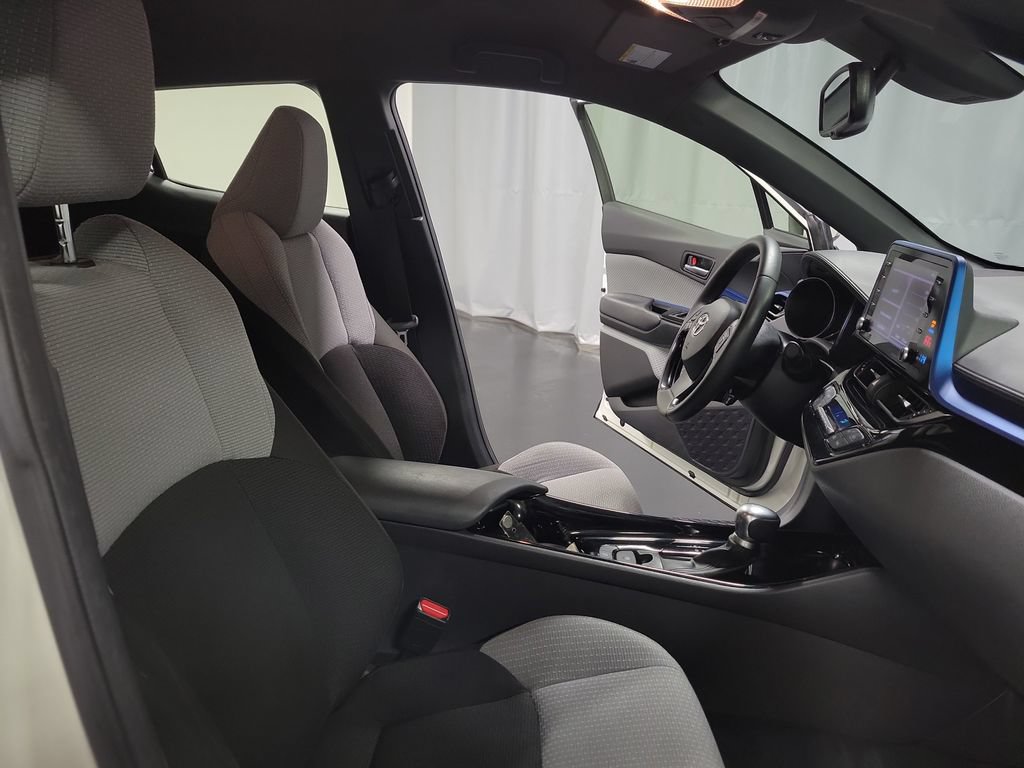 Used 2019 Toyota C-HR XLE FWD image 31