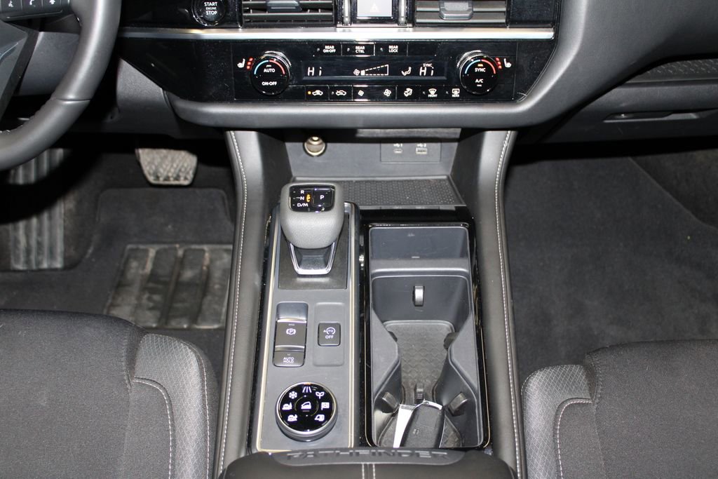 Used 2025 Nissan Pathfinder SV AWD/4WD image 20