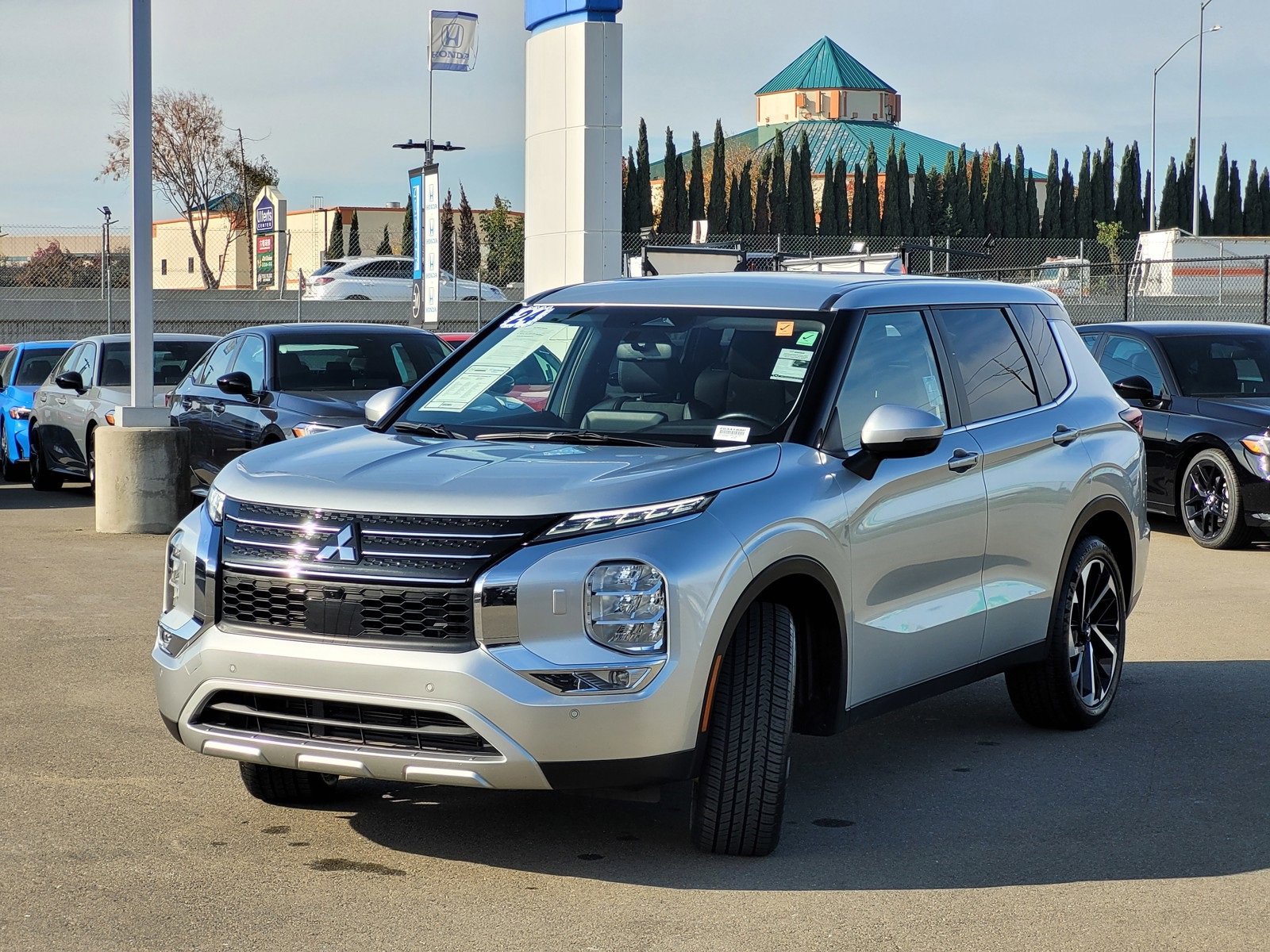 Used 2024 Mitsubishi Outlander SE image 9