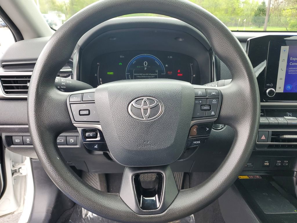 Used 2025 Toyota Camry LE FWD image 18