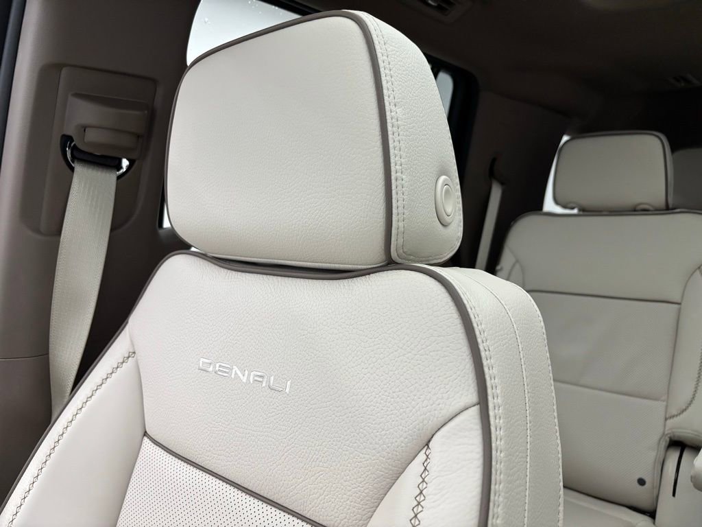 New 2026 GMC Yukon Denali w/ Sun & Power Step Package image 45