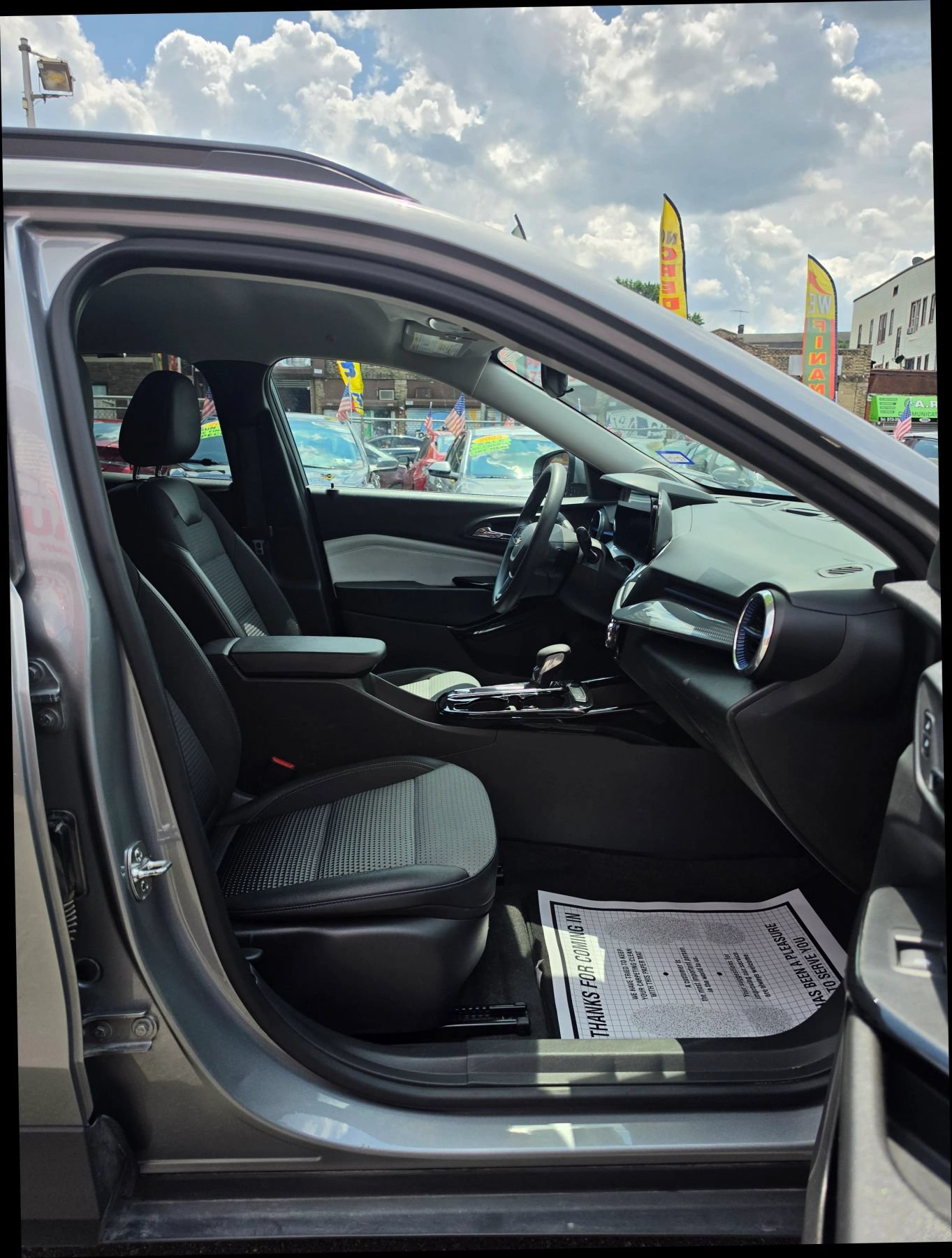 Used 2025 Chevrolet Trax LT FWD image 14