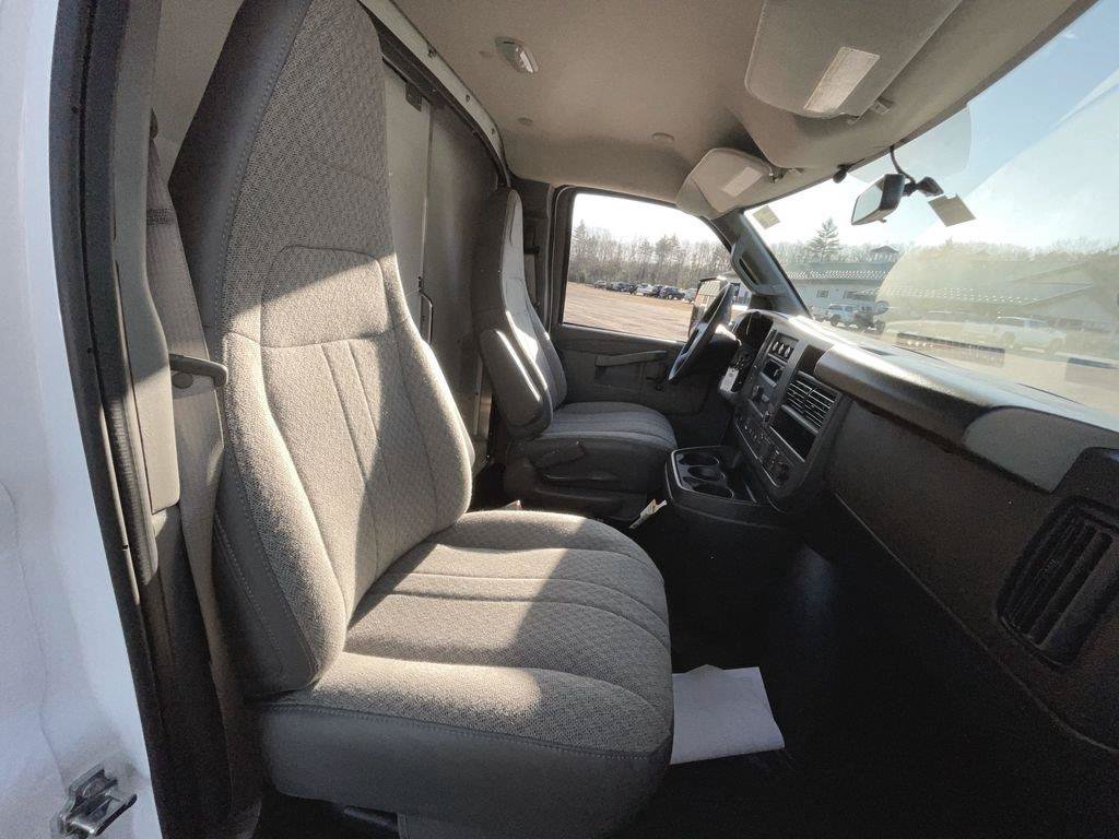 New 2025 GMC Savana 3500 w/ Power Convenience Package RWD image 24