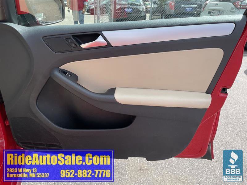 Used 2013 Volkswagen Jetta SE FWD image 13
