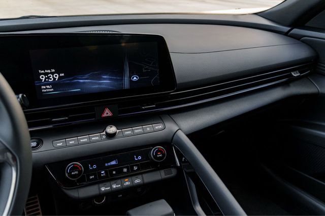 New 2025 Hyundai Elantra SEL image 14
