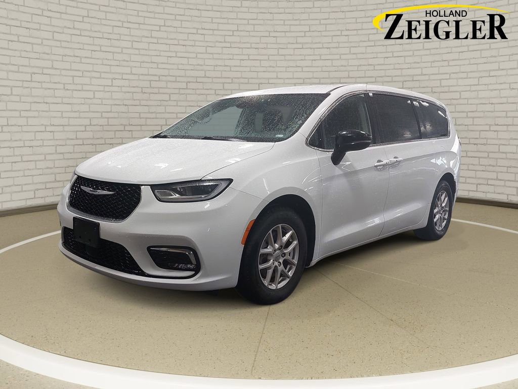 Used 2024 Chrysler Pacifica Touring-L FWD image 1