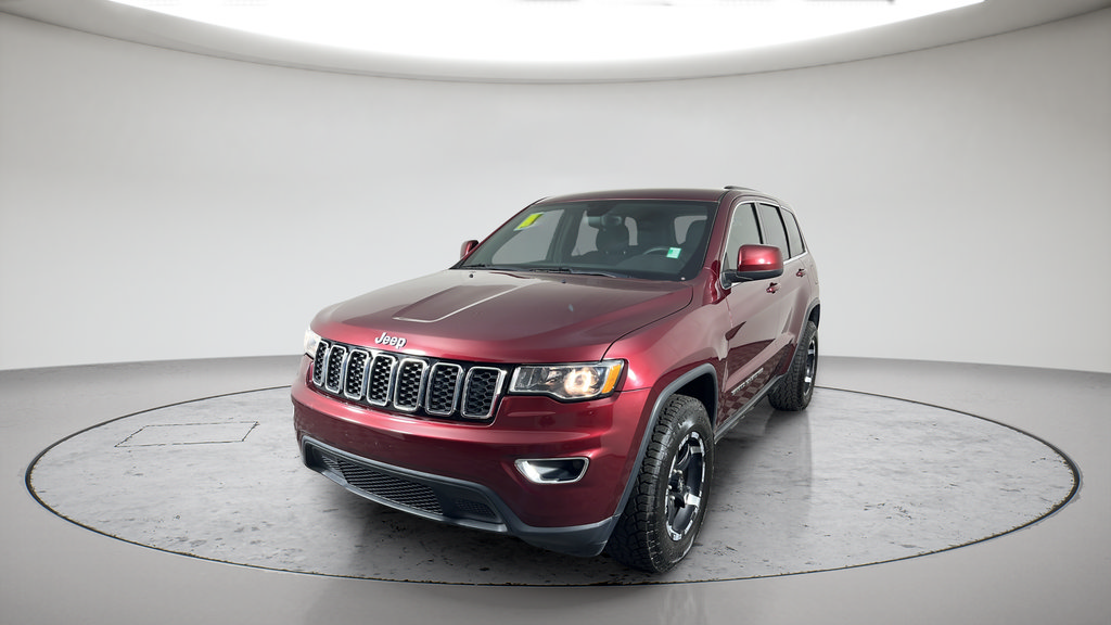 Used 2017 Jeep Grand Cherokee Laredo AWD/4WD image 1