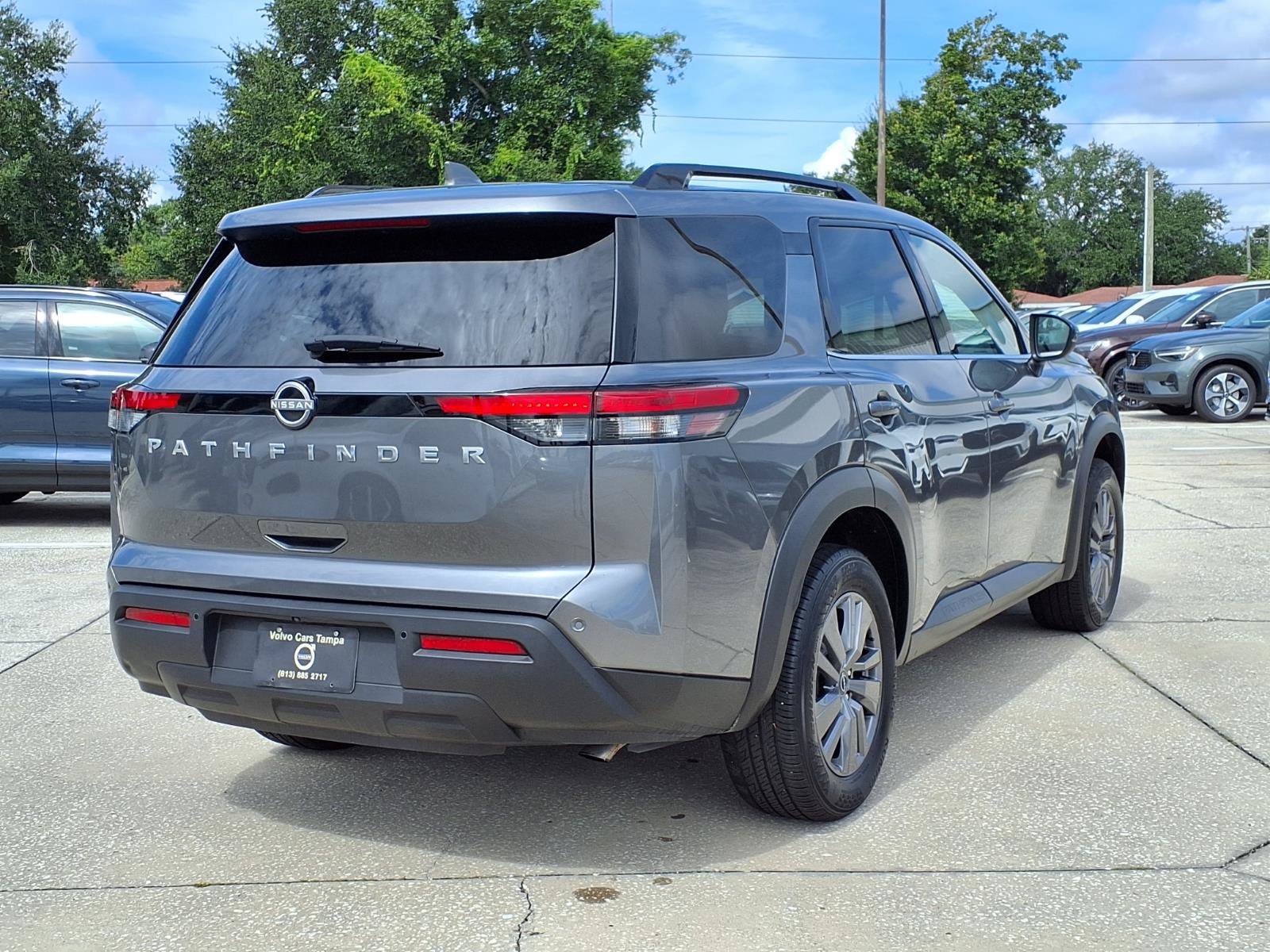 Used 2025 Nissan Pathfinder SV FWD image 7