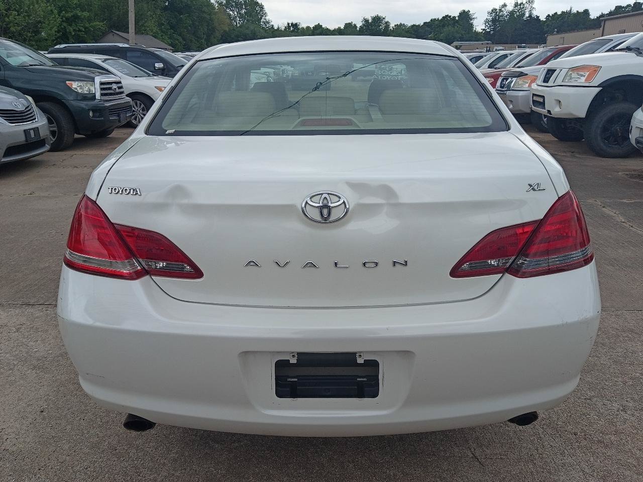 Used 2008 Toyota Avalon XLS FWD image 6