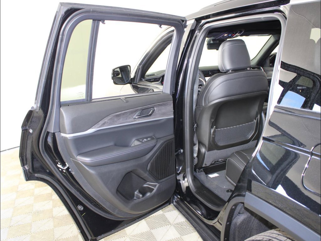 New 2025 Jeep Grand Cherokee Limited w/ Luxury Tech Group II RWD image 25
