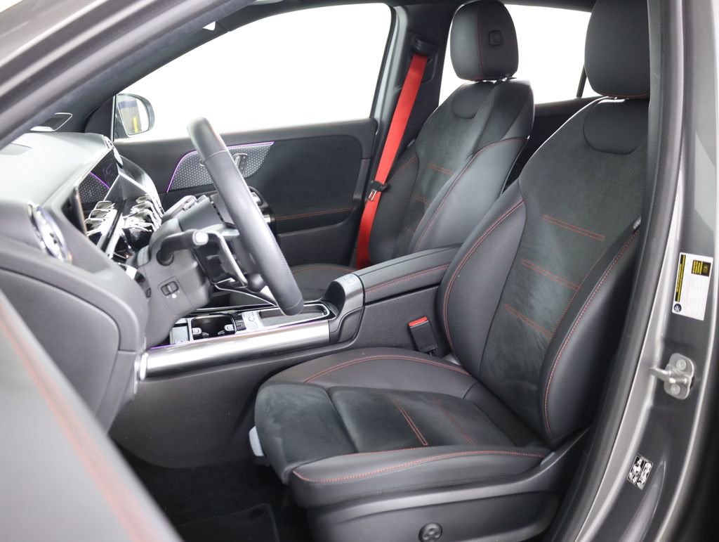 Used 2025 Mercedes-Benz GLA 35 AMG 4MATIC image 32